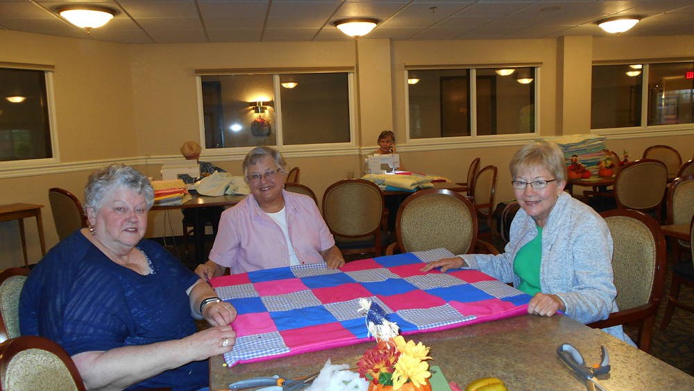 volunteers, quilting, single mom